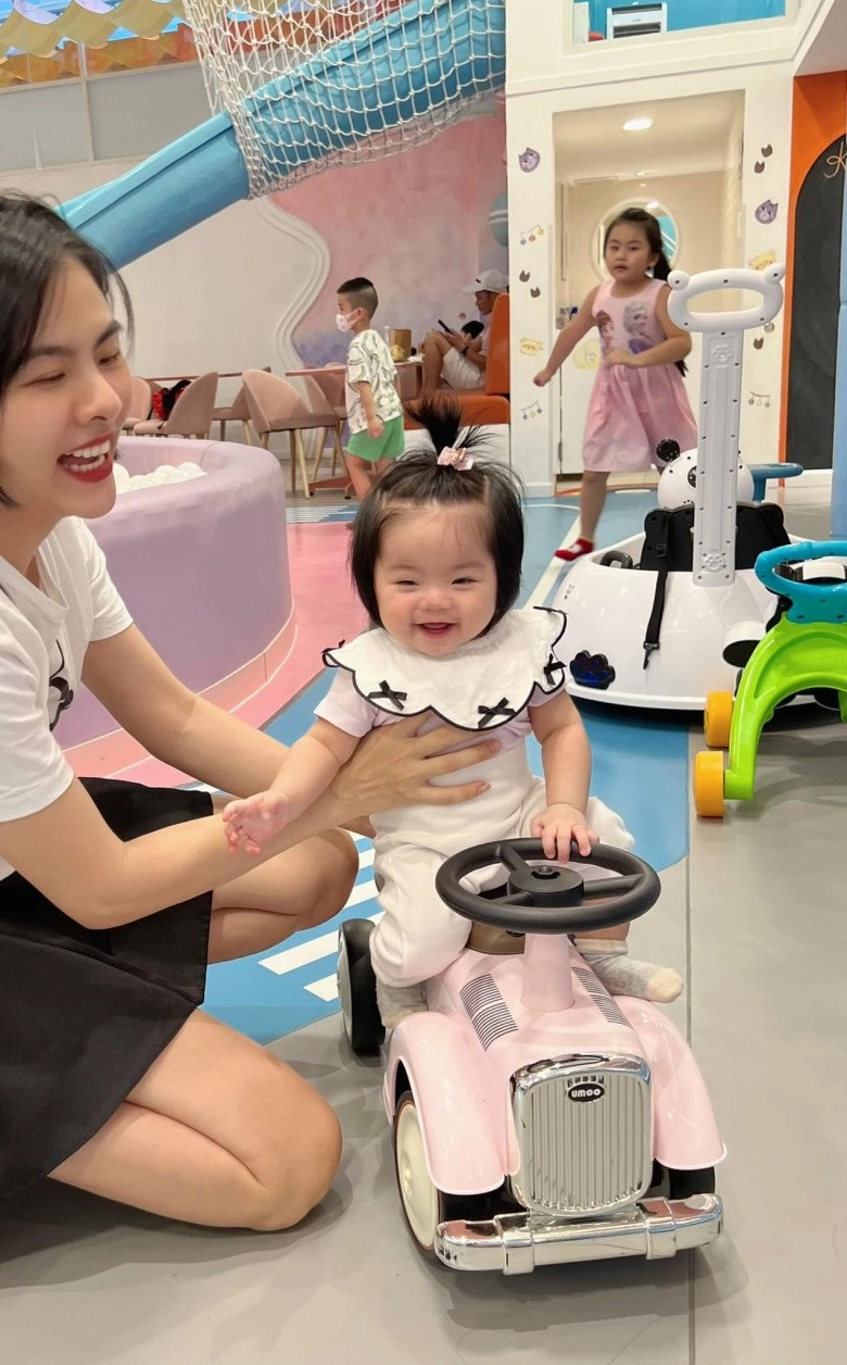 Vân trang tự lái du thuyềnsang chảnh đưa con gái và chồng về nông trại 50000m2 miền tây vui chơi - 11