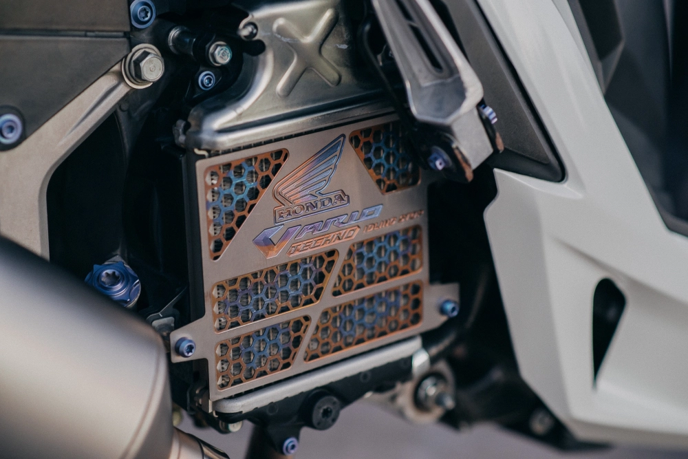 Vario 150 độ trắng ngọc trinh sở hữu trang sức quý giá của biker trà vinh - 7