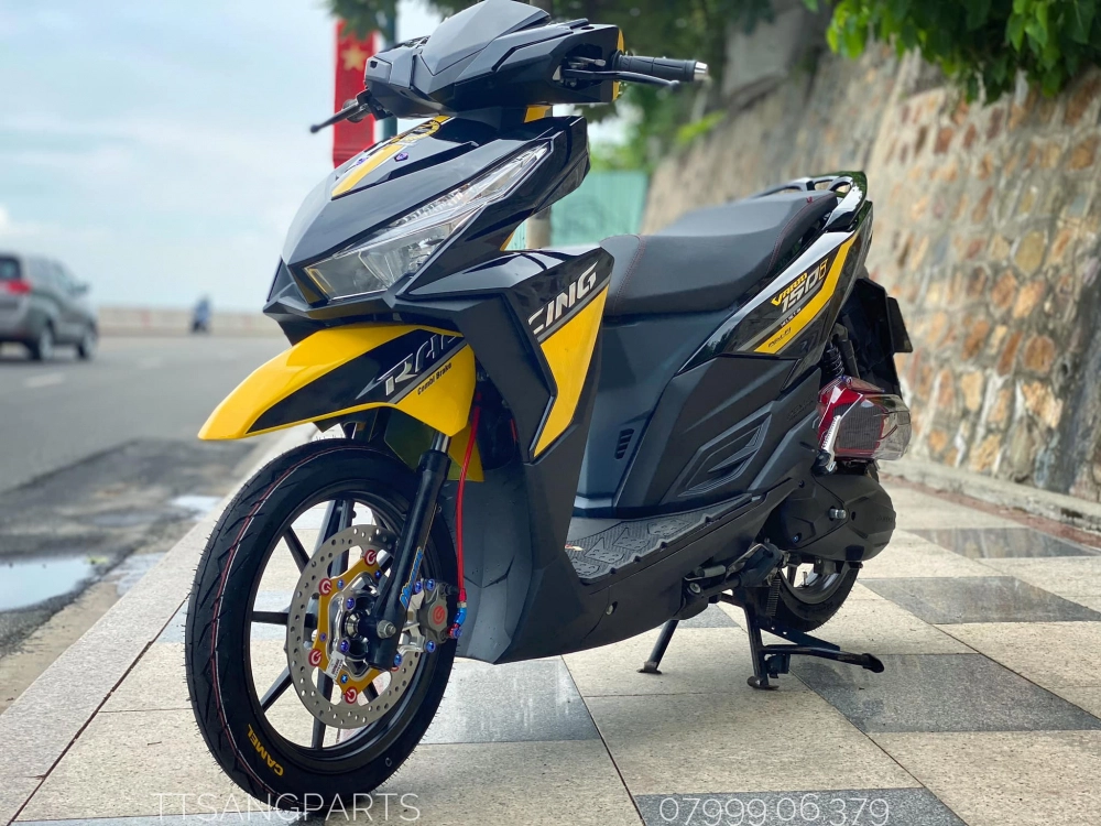 Vario 150 đời 2017 tinh tế hơn trong khung nhựa nhám vàng - 1