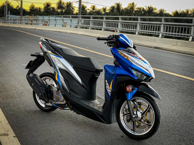 Vario độ của biker yêu nước với biểu tượng trống đồng - 7