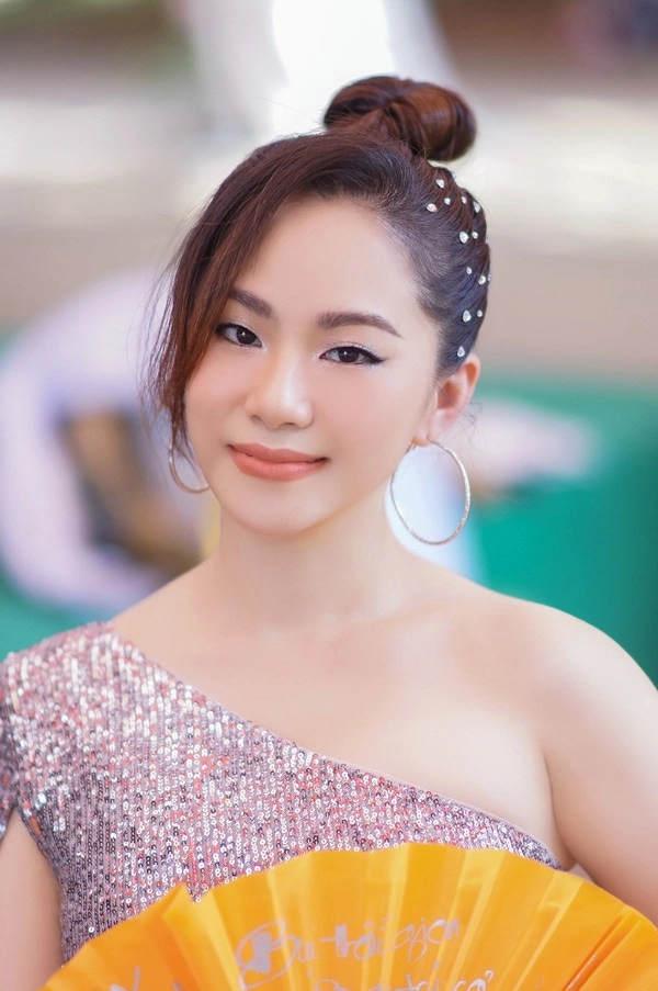 Vẻ đẹp trẻ mãi theo năm tháng của 3 nữ ca sĩ nhóm hat ngày ấy - 26