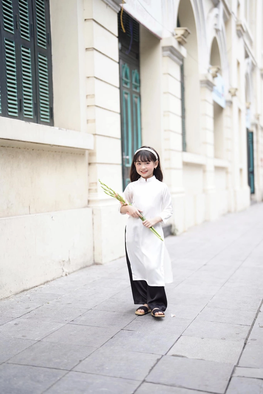 Vẻ ngoài đáng yêu phong cách sành điệu của bé quỳnh chi - vân vân thương ngày nắng về - 17