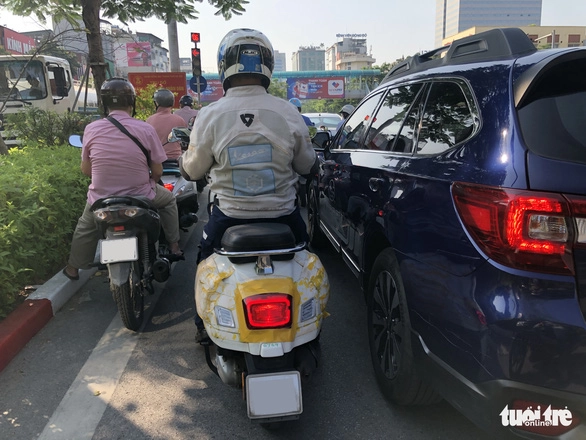 Vespa gts 2023 xuất hiện trên đường phố việt với nhiều cải tiến đáng kinh ngạc - 3