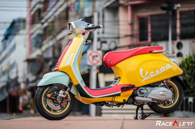 Vespa sprint độ đầy sắc màu bung lụa giữa phố thái - 1