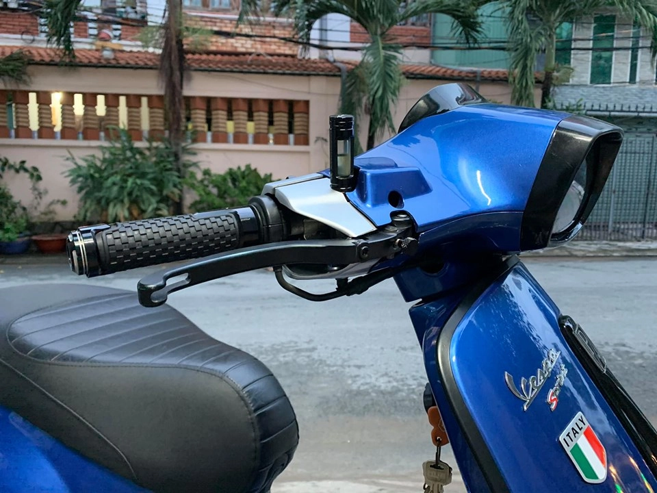 Vespa sprint độ với diện mạo màu xanh đậm chất thể thao - 3