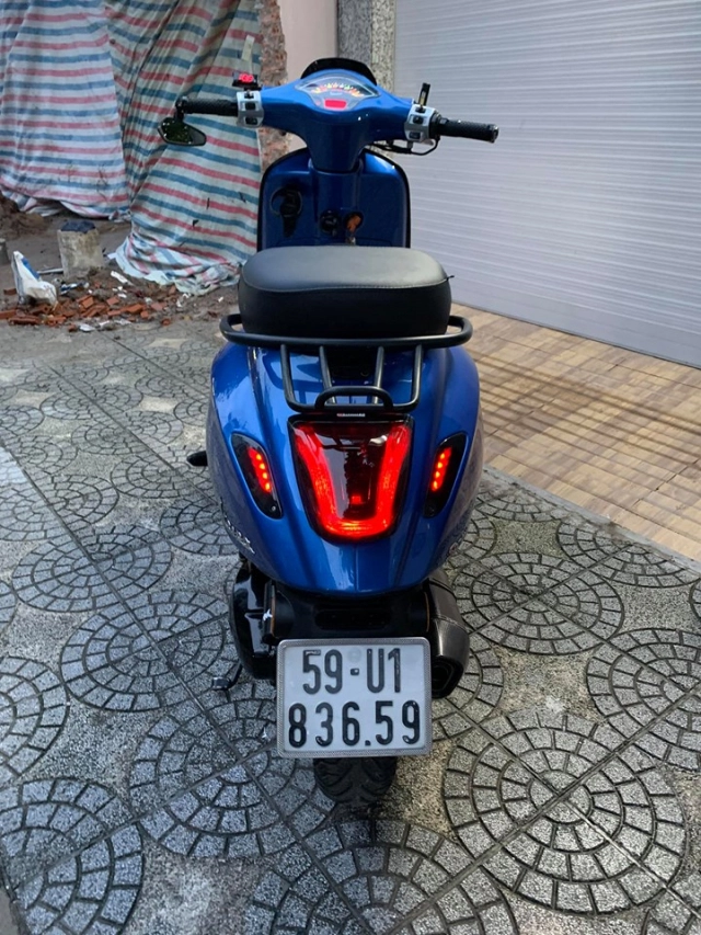 Vespa sprint độ với diện mạo màu xanh đậm chất thể thao - 7