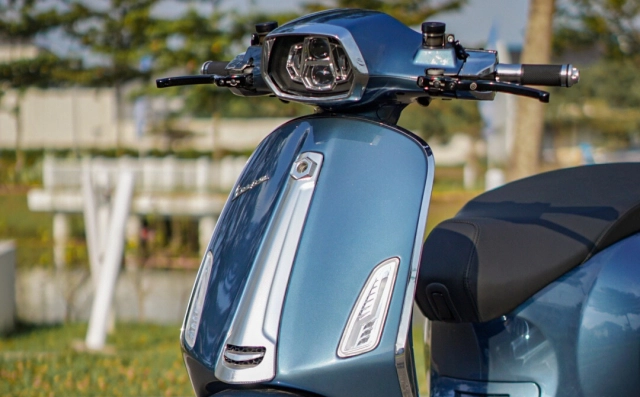 Vespa sprint mê hoặc người xem với dàn chân bạch kim hiếm thấy - 1