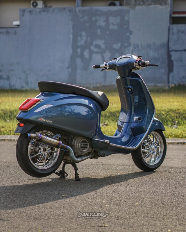 Vespa sprint mê hoặc người xem với dàn chân bạch kim hiếm thấy - 13