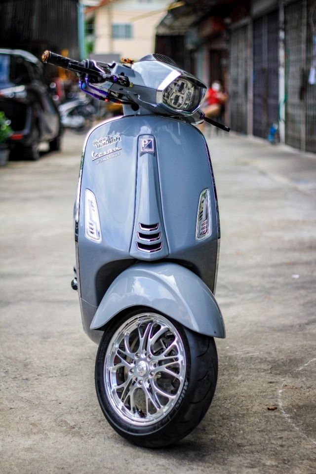 Vespa sprint sở hữu hàng loạt trang sức cao cấp gây mê người đọc - 29