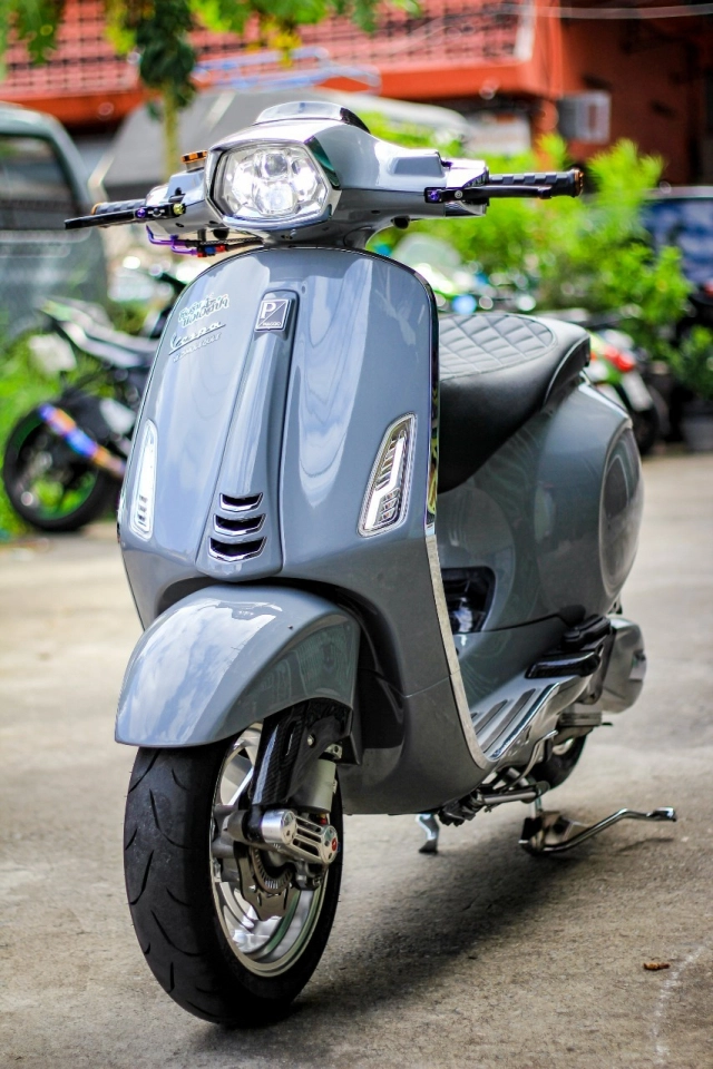 Vespa sprint sở hữu hàng loạt trang sức cao cấp gây mê người đọc - 38