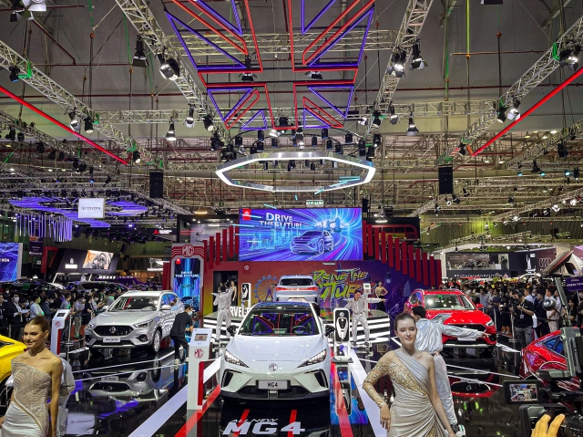 Vietnam motor show 2022 chính thức khai mạc với một loạt xe mới đình đám - 1