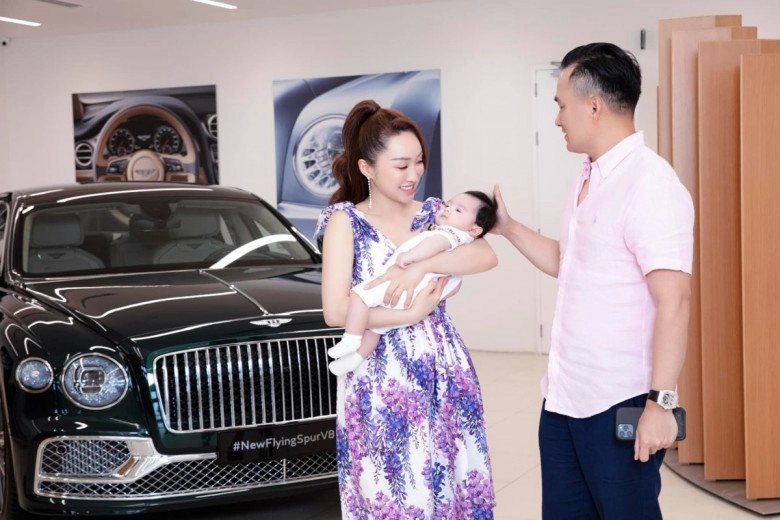 Vợ 3kém 16 tuổi của chi bảo tắm cho con trai mẹ trắngnõn nà con trai đáng yêu - 11