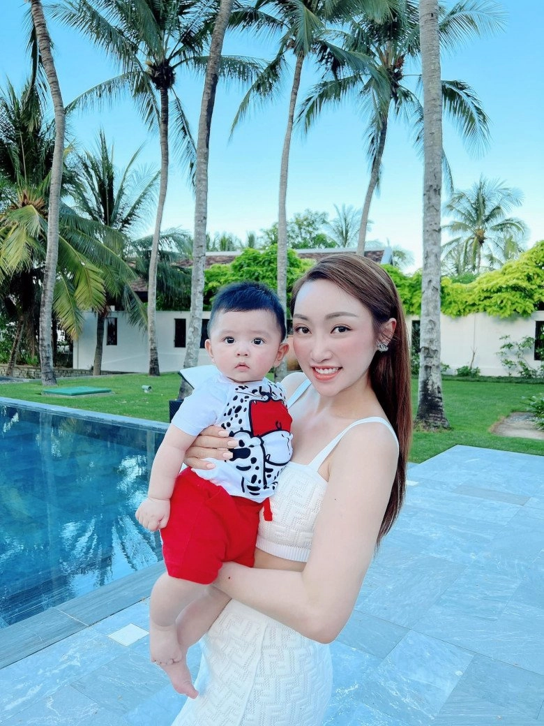 Vợ 3kém 16 tuổi của chi bảo tắm cho con trai mẹ trắngnõn nà con trai đáng yêu - 13