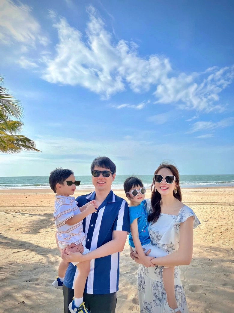 Vợ chồng hoa hậu đặng thu thảo đưa hai con du lịch nước ngoài bé gái ấn tượng vì chân dài miên man - 10