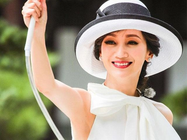 Vợ của bát a ca trịnh gia dĩnh sở hữu vẻ ngoài nóng bỏng chỉ nhờ ăn kẹo cao su - 6