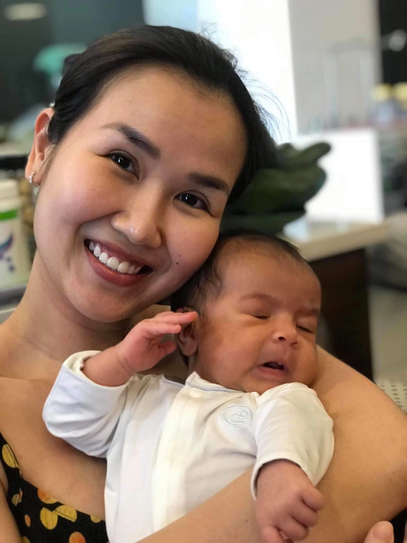 Võ hạ trâm tìm mọi cách cùng con vượt qua tuần khủng hoảng bé bú quá trời rụng nụ mẹ - 2