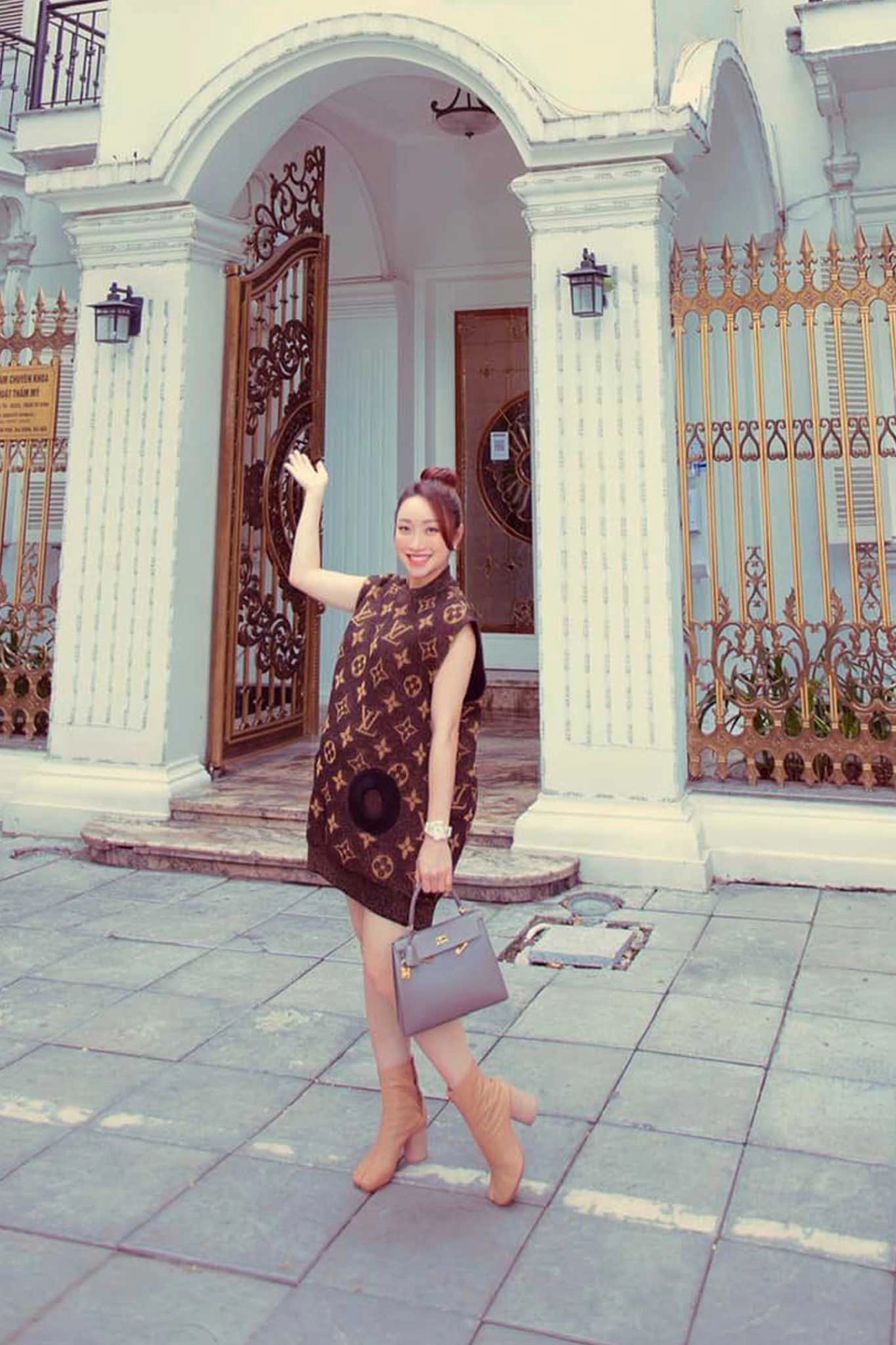 Vợ kém 16 tuổi của chi bảo sắp vượt cạn vẫn sành đi giàycao gótkhoe khéo chân dài - 4