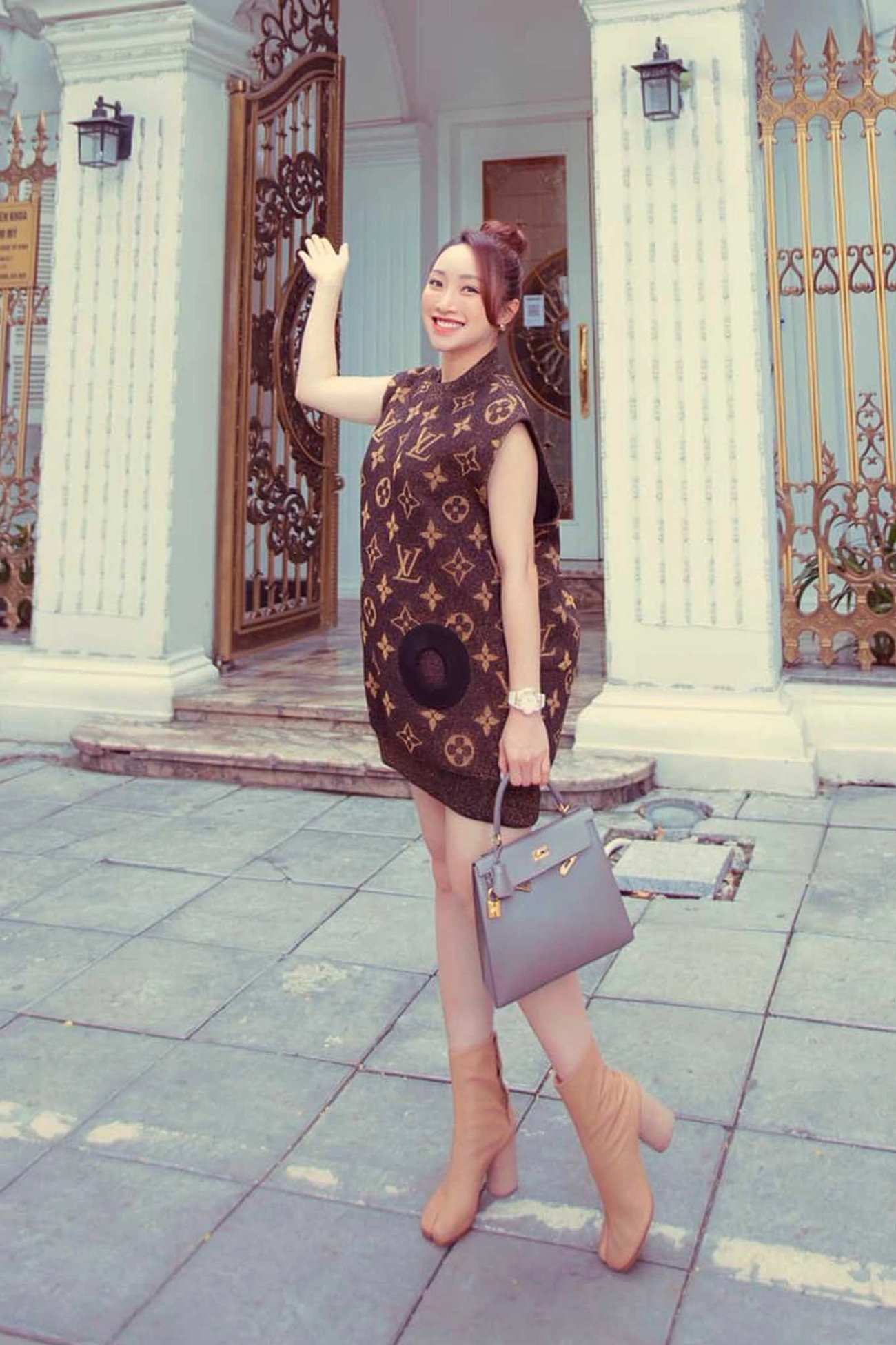 Vợ kém 16 tuổi của chi bảo sắp vượt cạn vẫn sành đi giàycao gótkhoe khéo chân dài - 5
