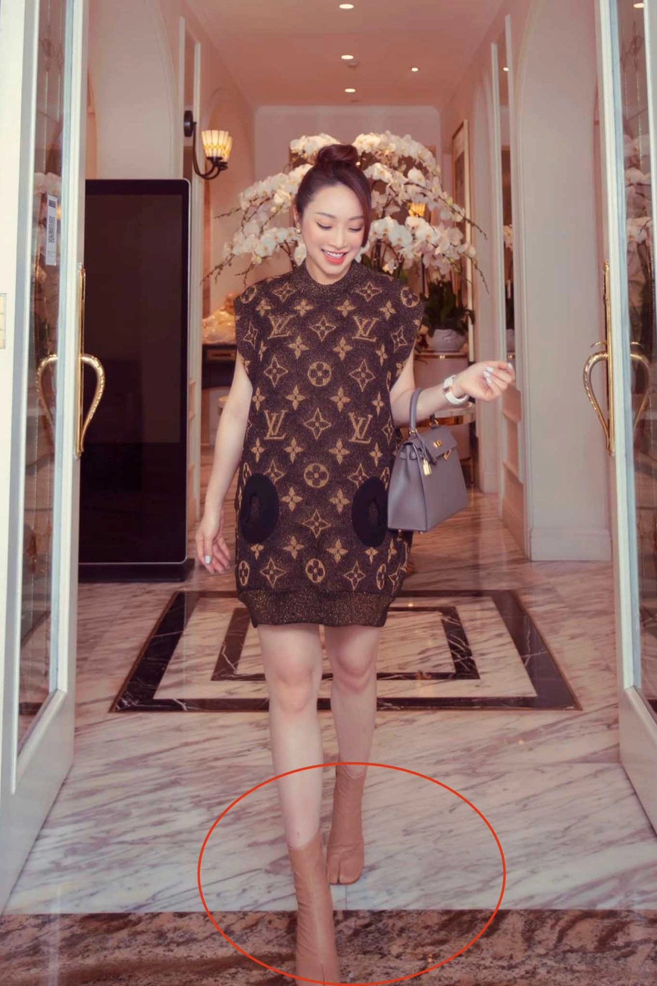 Vợ kém 16 tuổi của chi bảo sắp vượt cạn vẫn sành đi giàycao gótkhoe khéo chân dài - 6
