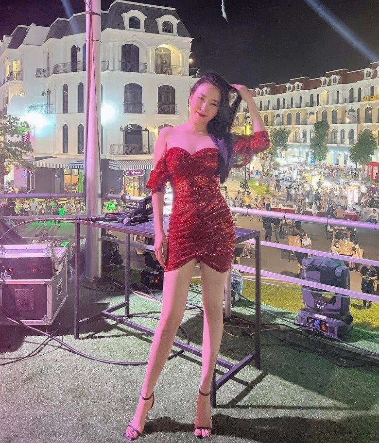 Vợ khắc việt một tay chăm cặp song sinh vẫn đẹp mòn con mắt mặc áo giấu quần như chị của con - 4