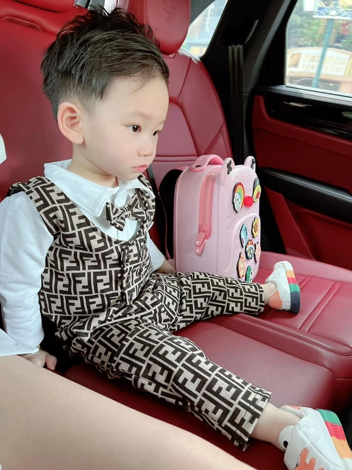 Vợ khắc việt một tay chăm cặp song sinh vẫn đẹp mòn con mắt mặc áo giấu quần như chị của con - 7
