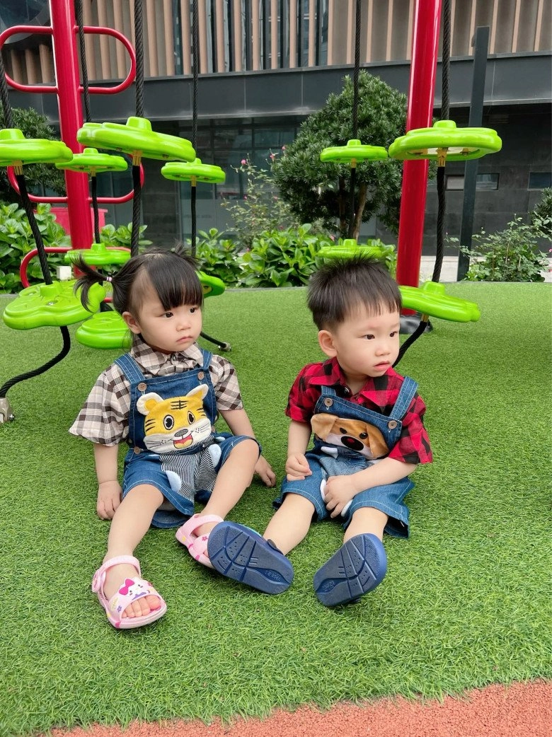 Vợ khắc việt một tay chăm cặp song sinh vẫn đẹp mòn con mắt mặc áo giấu quần như chị của con - 8