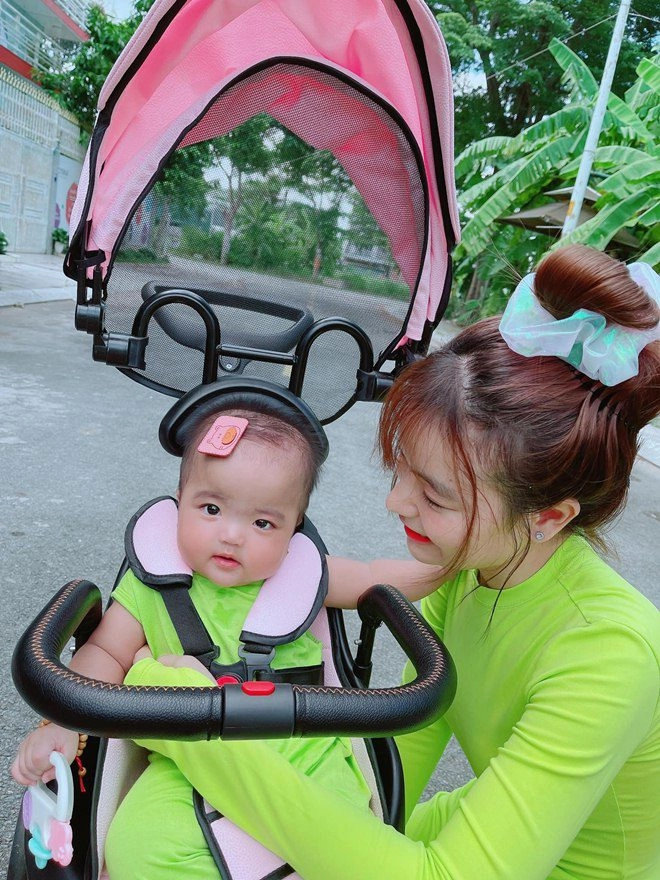 Vợ mạc văn khoa khẳng định mặc ai rủa cứ rủa vẫn khoe hình con gái đều đặn - 4