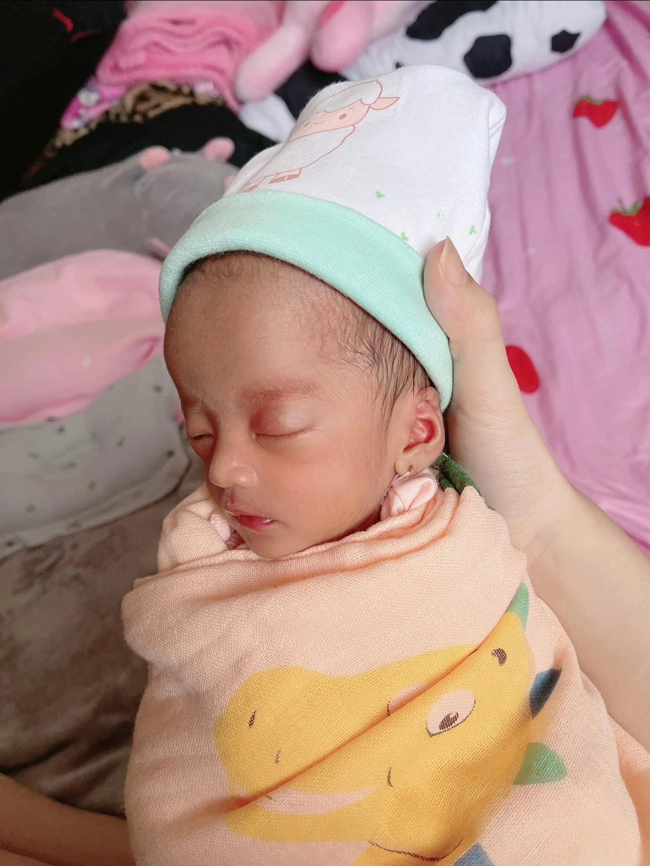 Vợ mạc văn khoa khẳng định mặc ai rủa cứ rủa vẫn khoe hình con gái đều đặn - 6