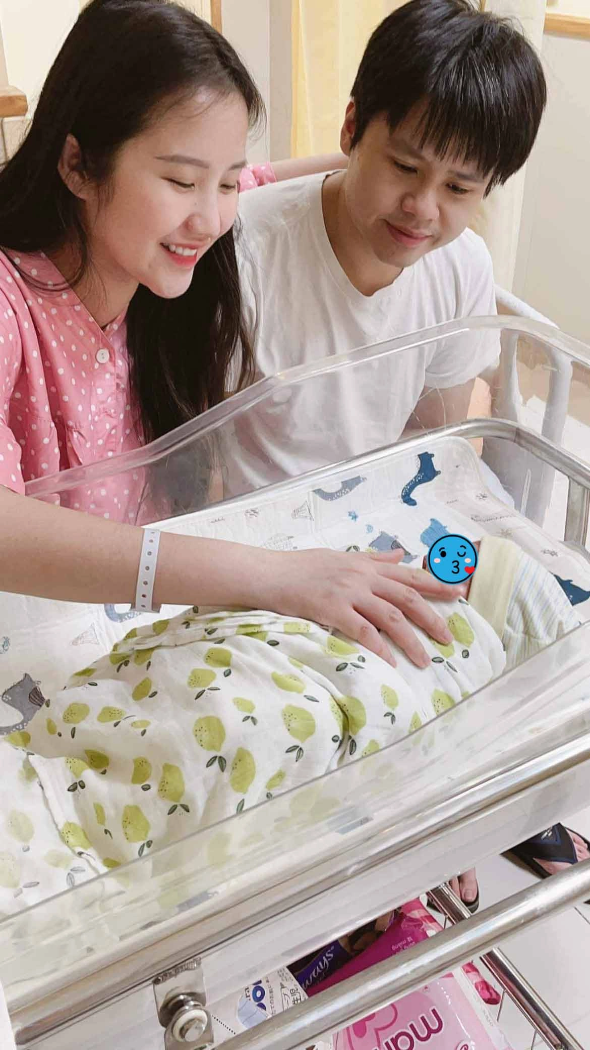 Vợ phan thành như sửa ngực lố khi dùng máy vắt sữa xịn nhất nhì thế giới - 1