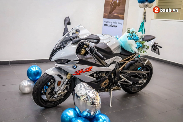 Vợ tặng chồng bmw s1000rr 2020 trị giá 1 tỷ nhân kỉ niệm ngày cưới - 8