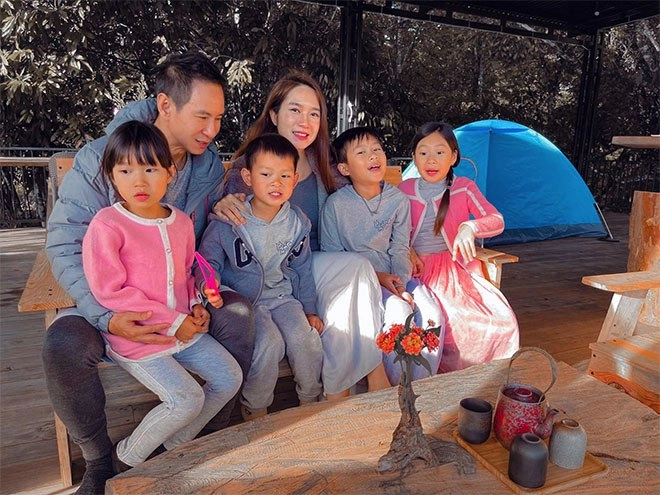 Vợ tiến sỹ luật giúp lý hải tránh được lùm xùm từ thiện còn khéo nuôi dạy 4 con - 1