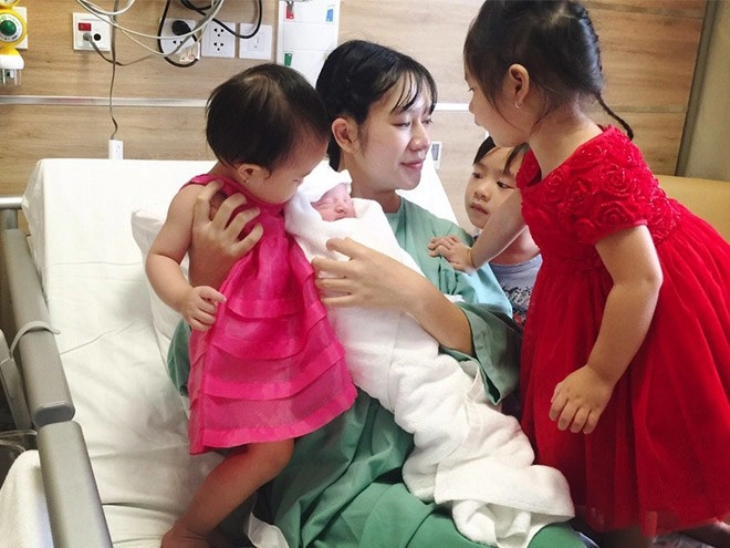Vợ tiến sỹ luật giúp lý hải tránh được lùm xùm từ thiện còn khéo nuôi dạy 4 con - 4