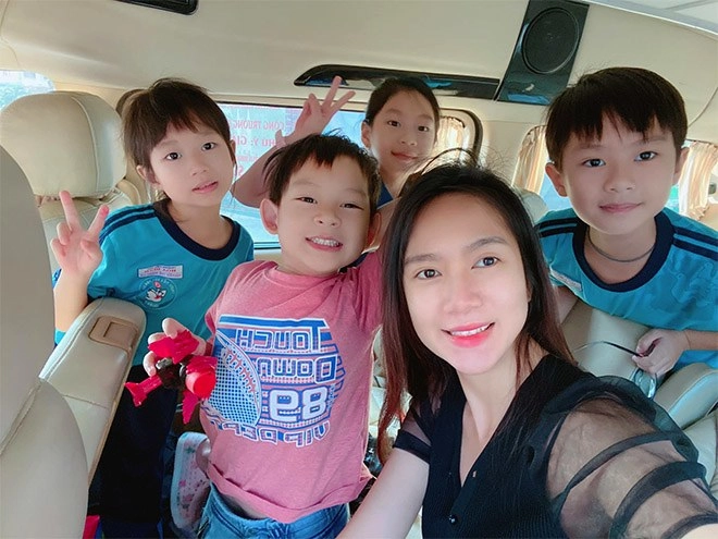 Vợ tiến sỹ luật giúp lý hải tránh được lùm xùm từ thiện còn khéo nuôi dạy 4 con - 5