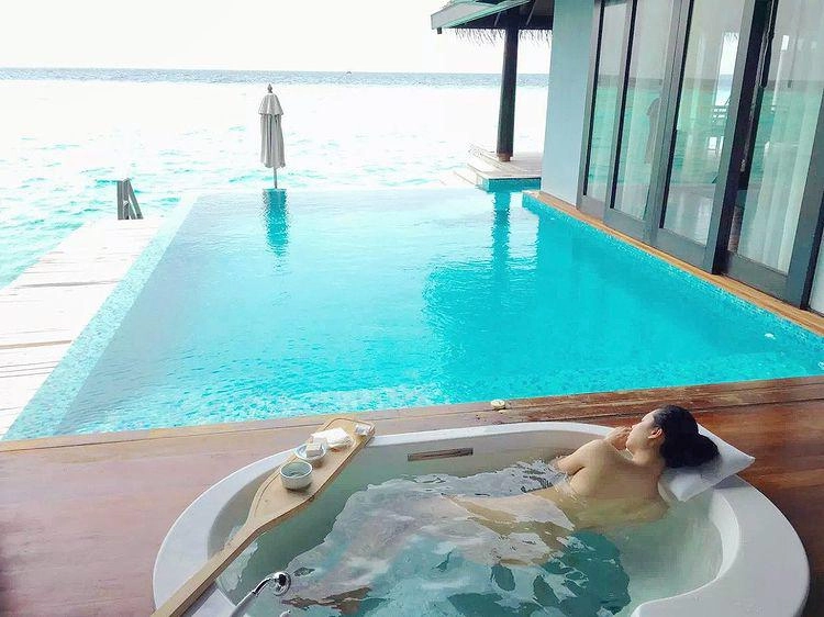 Vợ vừa chăm convừa làm việc trên giường quá nóng bỏng chồng thấy cảnh này khó kìm lòng - 6