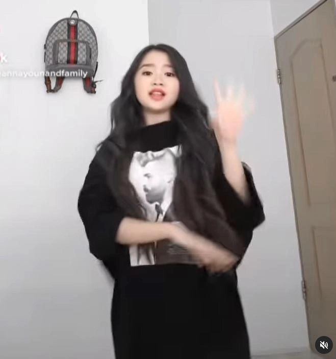 Vóc dáng lớn phổng phao đẹp nhưthiếu nữ của bé gái được đại gia dubaibao nuôi từ 5 tuổi - 14