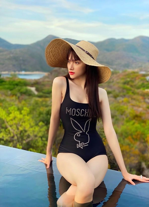 Vòng eo nhỏ đến mức bị đồn cắt xương sườn hương giang ngày càng chăm khoe dáng nuột - 11