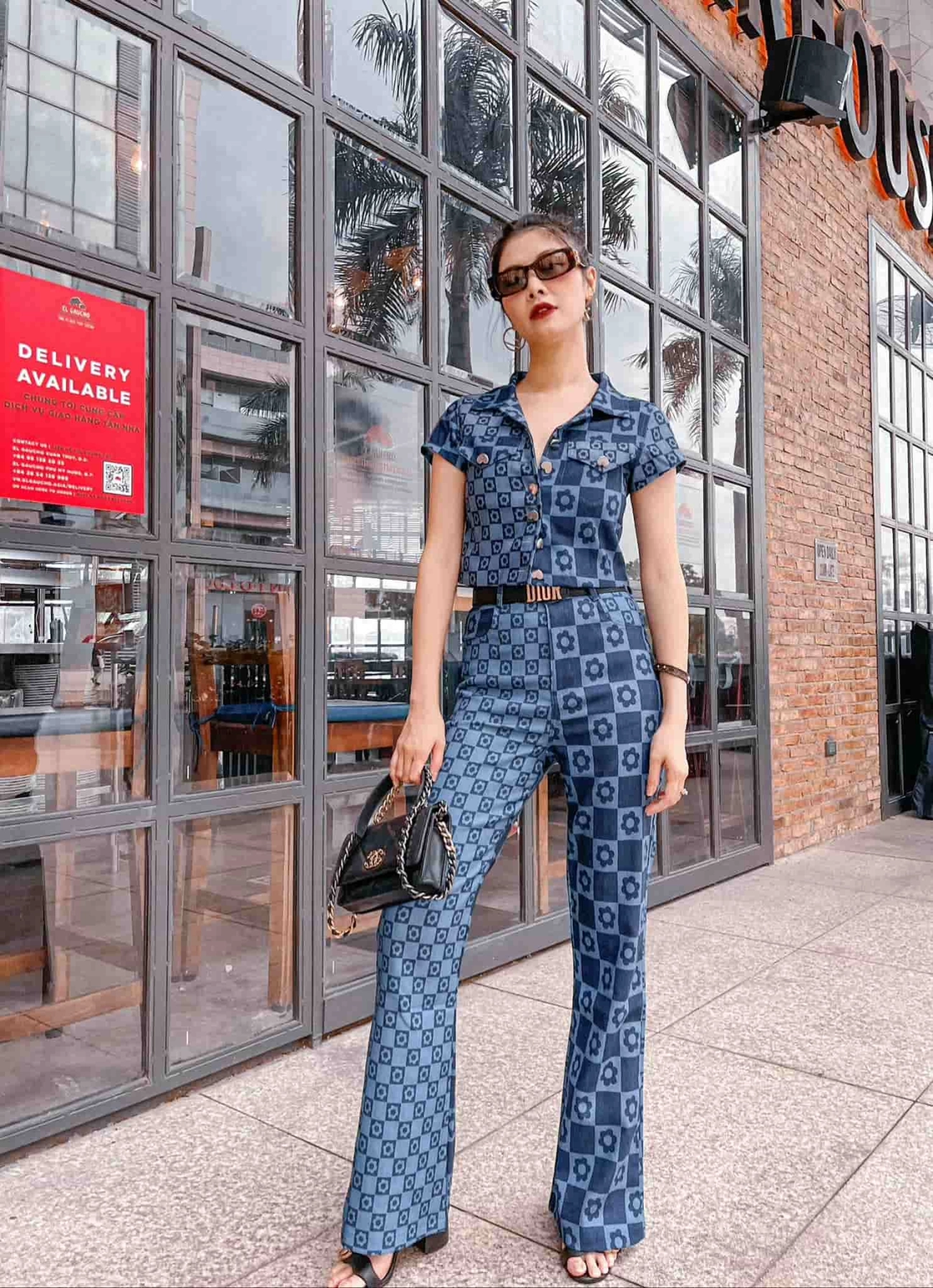 Vừa được ra phố bà xã hotgirl của đăng khôi đã bung lụa dát hàng hiệu từ đầu tới chân - 2