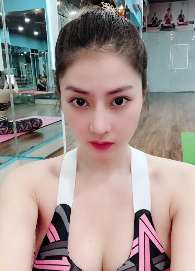 Vua hội chợ miền tây lấy vợ hàn nóng bỏng được 3 con xinh ấn tượng nhất là con gái - 4