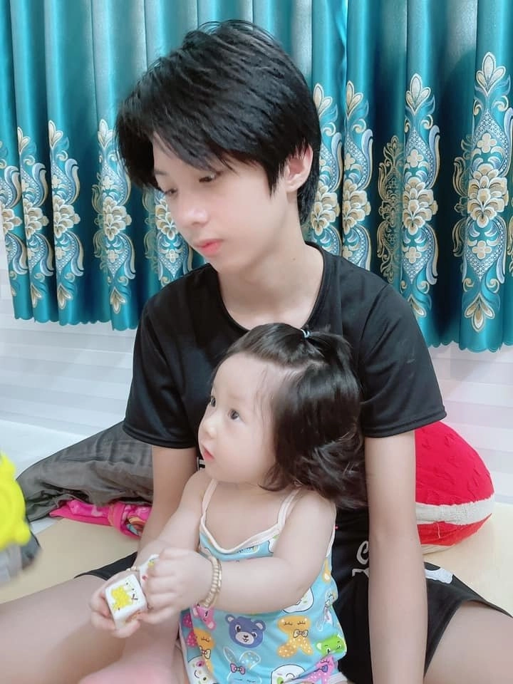 Vua hội chợ miền tây lấy vợ hàn nóng bỏng được 3 con xinh ấn tượng nhất là con gái - 10