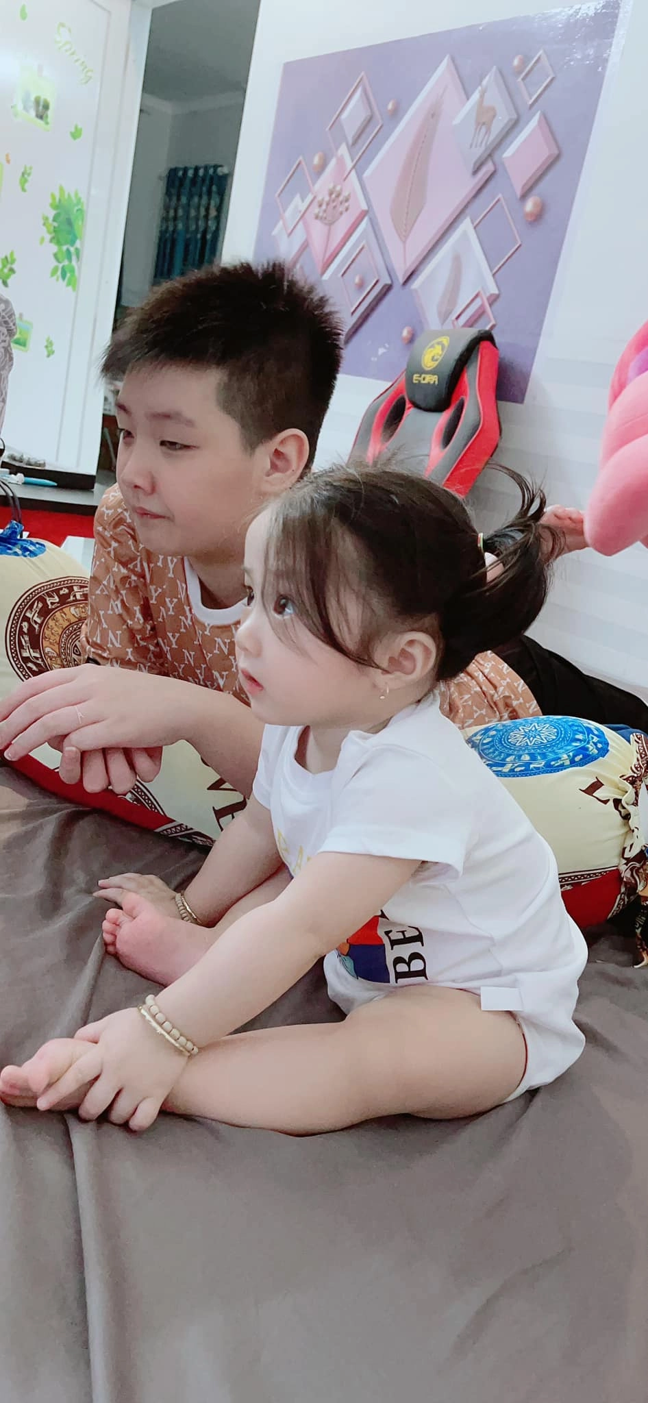 Vua hội chợ miền tây lấy vợ hàn nóng bỏng được 3 con xinh ấn tượng nhất là con gái - 14