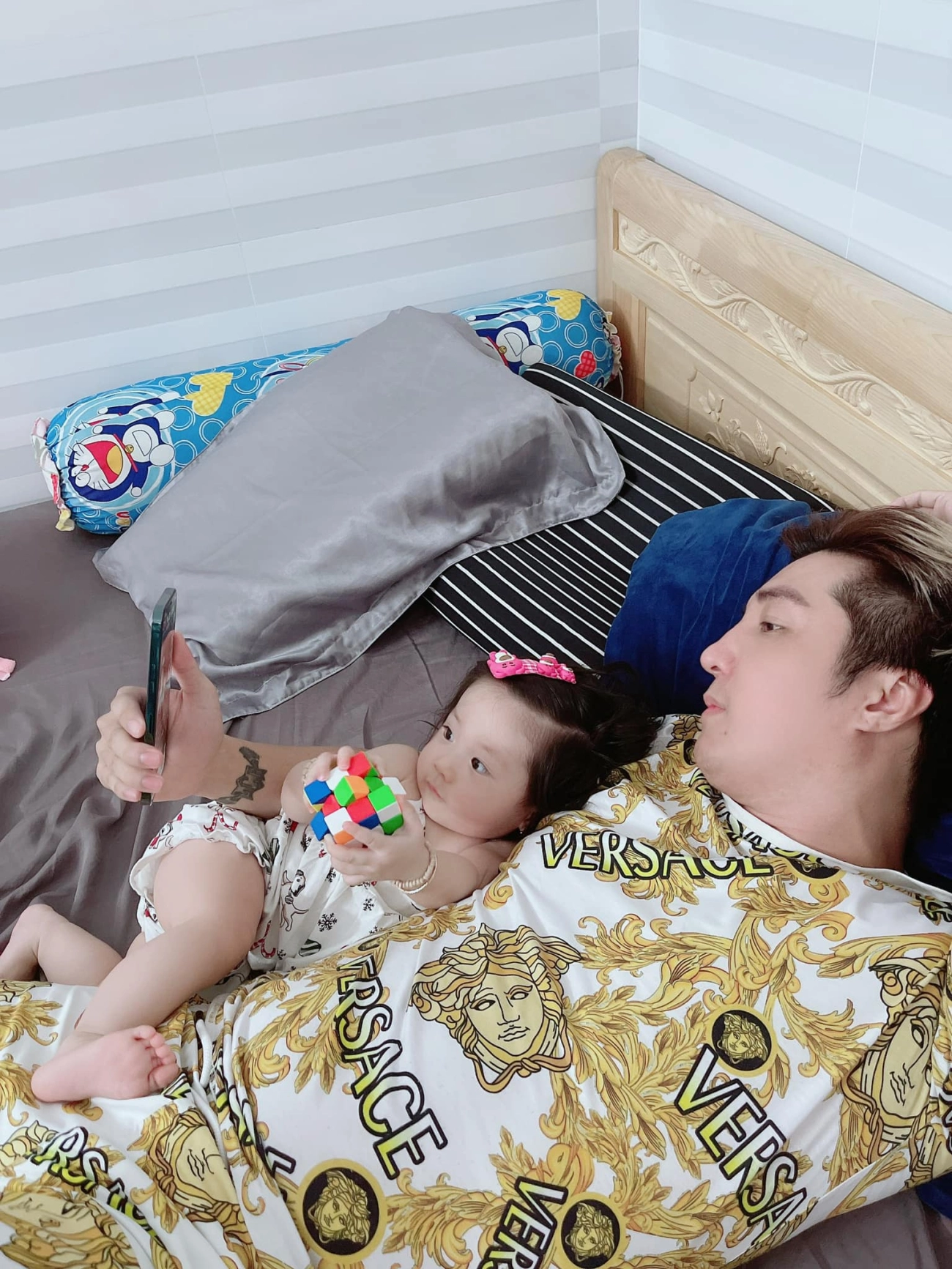 Vua hội chợ miền tây lấy vợ hàn nóng bỏng được 3 con xinh ấn tượng nhất là con gái - 17