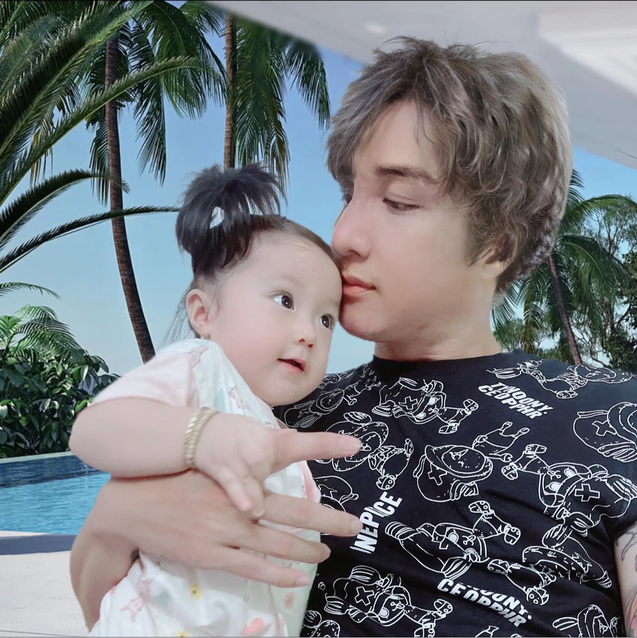 Vua hội chợ miền tây lấy vợ hàn nóng bỏng được 3 con xinh ấn tượng nhất là con gái - 20