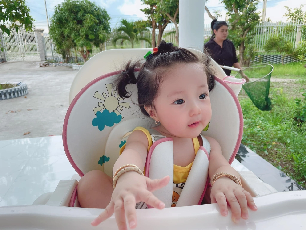 Vua hội chợ miền tây lấy vợ hàn nóng bỏng được 3 con xinh ấn tượng nhất là con gái - 21