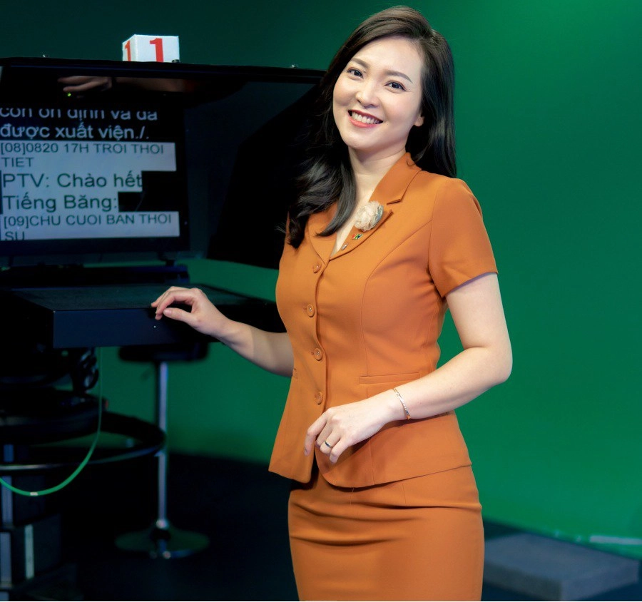 Vừa lên sóng thời sự thế chỗ hoài anh nữ btv miền tây xinh đẹp vướng nghi vấn dùng app - 2