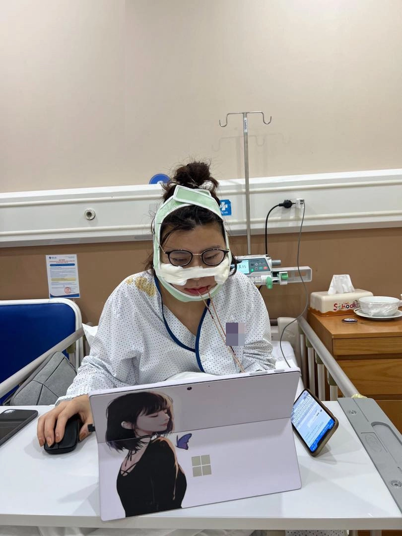 Vừa thực hiện combo hạ gò má gọt hàm trượt cằm cô nàng đã ngồi dậy chạy deadline - 2