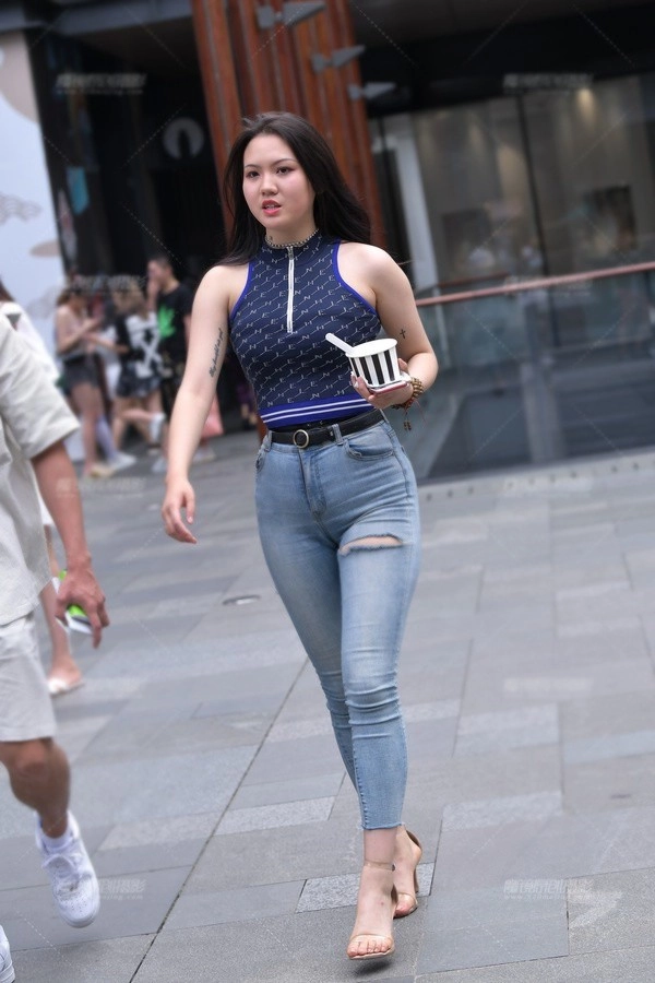 Vùng mỡ thừa tuy nhỏ nhưng dễ gây mất điểm nàng muốn giữ hình tượng phải chọn đồ cho chuẩn - 1
