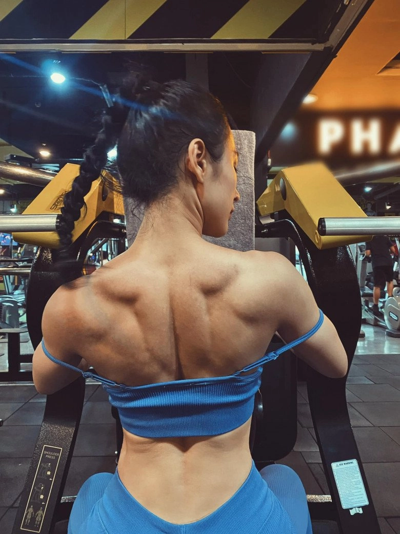 Vượt mặt hhen niê angela phương trinh khoe lưng lực sĩ cao thái sơn liền khen thích - 4