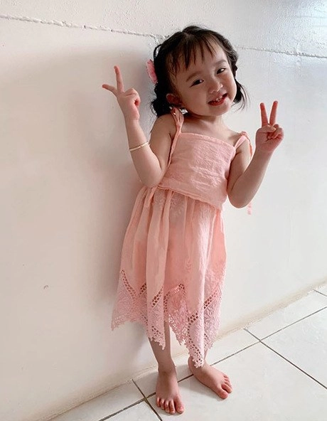 Vy oanh âm thầm sang mỹ sinh con cùng chồng đại gia hơn 15 tuổi bé gái giờ xinh như công chúa - 4