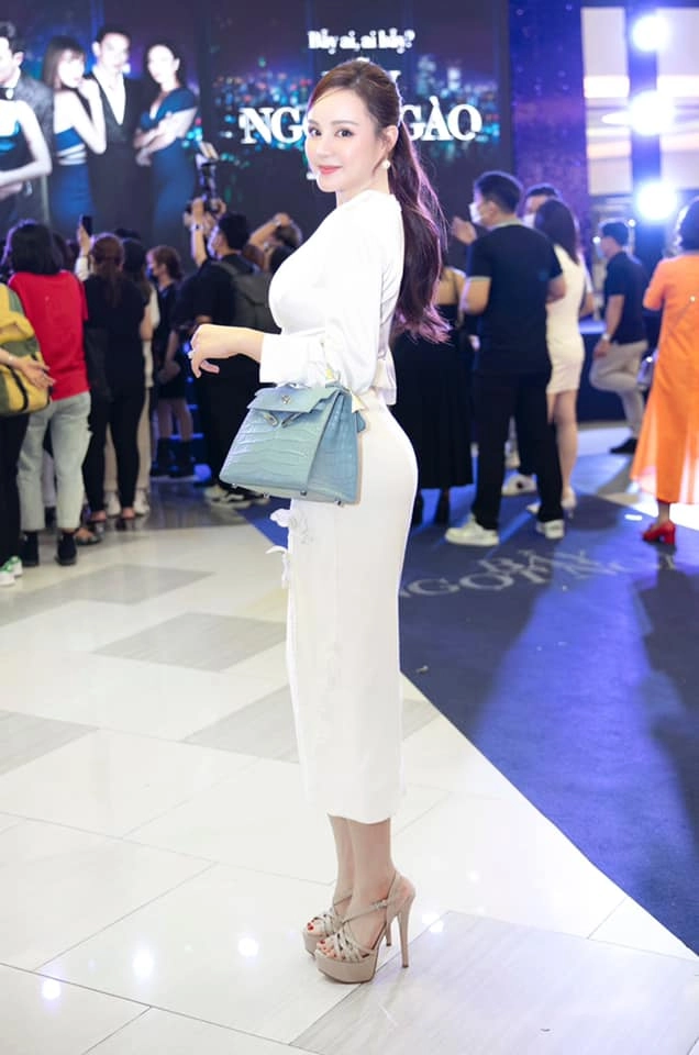Vy oanh tái xuất đeo túi hermes bị nghi fake đi đôi giày huyền thoại của làng hoa hậu - 6