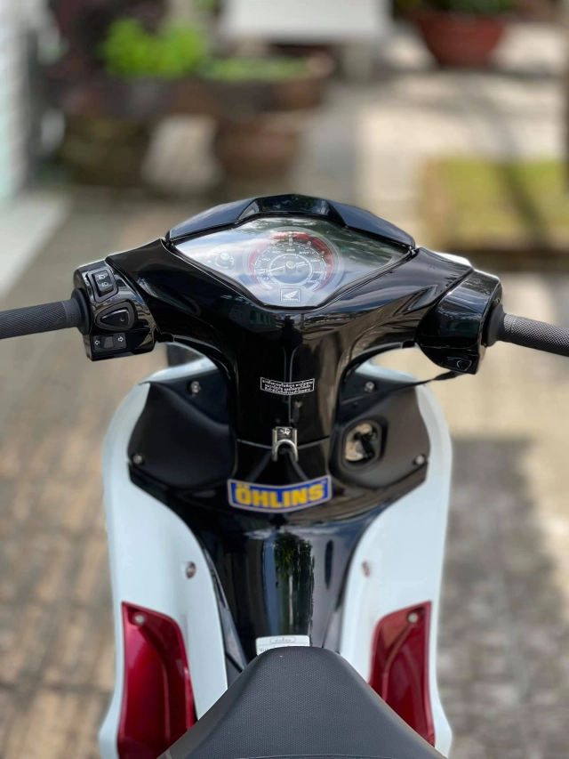 Wave 125 sở hữu tông màu lạ làm người xem say đấm - 3